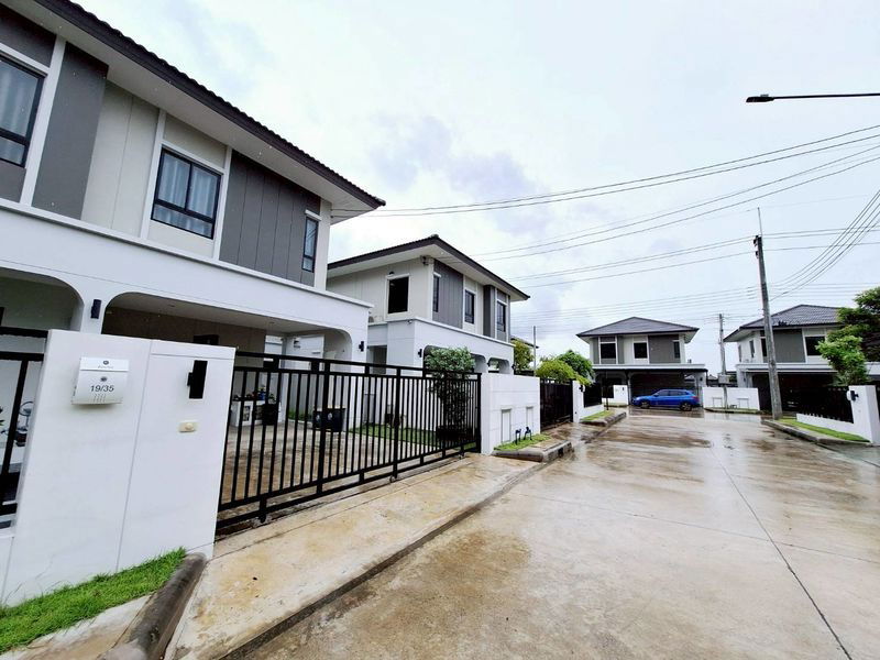 รูป ✨✨✨หมู่บ้านมิตติ ลำลูกกา คลอง 6 – ราคาพิเศษ!   โอกาสดีทั้งอยู่เองและลงทุน 🏡 - รูปที่ 2/20