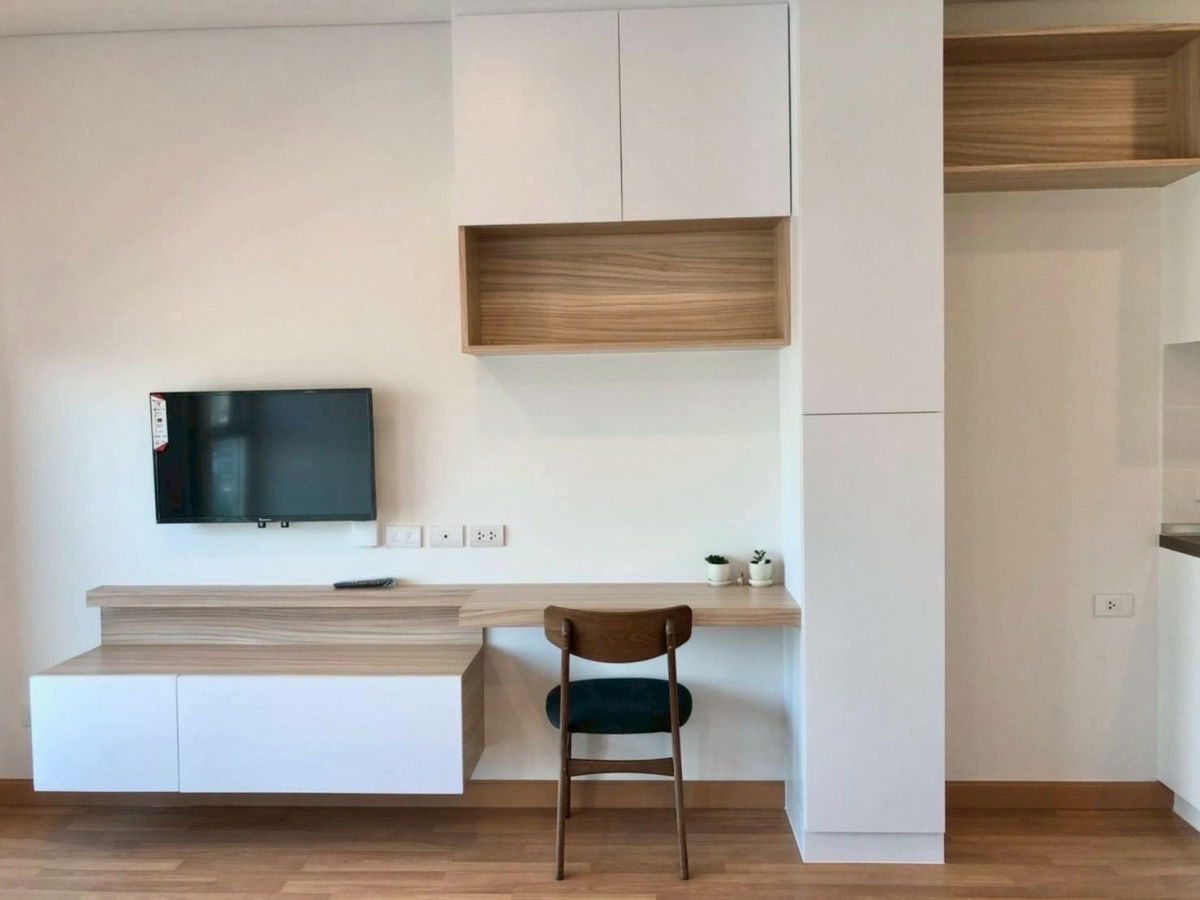 picture Lumpini Place Ratchada-Sathu 24 sq m. Studio room with full furniture 10,000 baht - 1/12