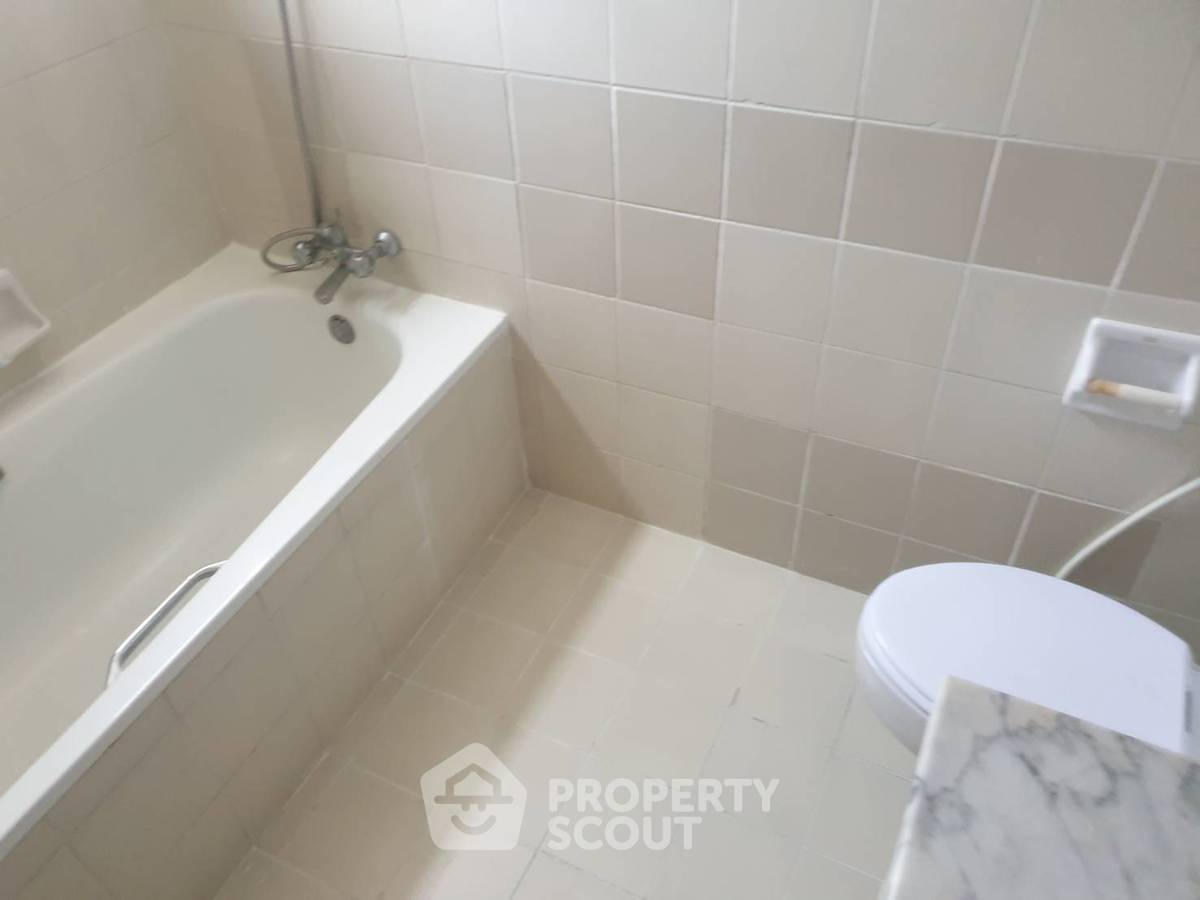 picture 2-BR Condo at Le Premier 2 Condominium near BTS Thong Lor (ID 1981846) - 12/14