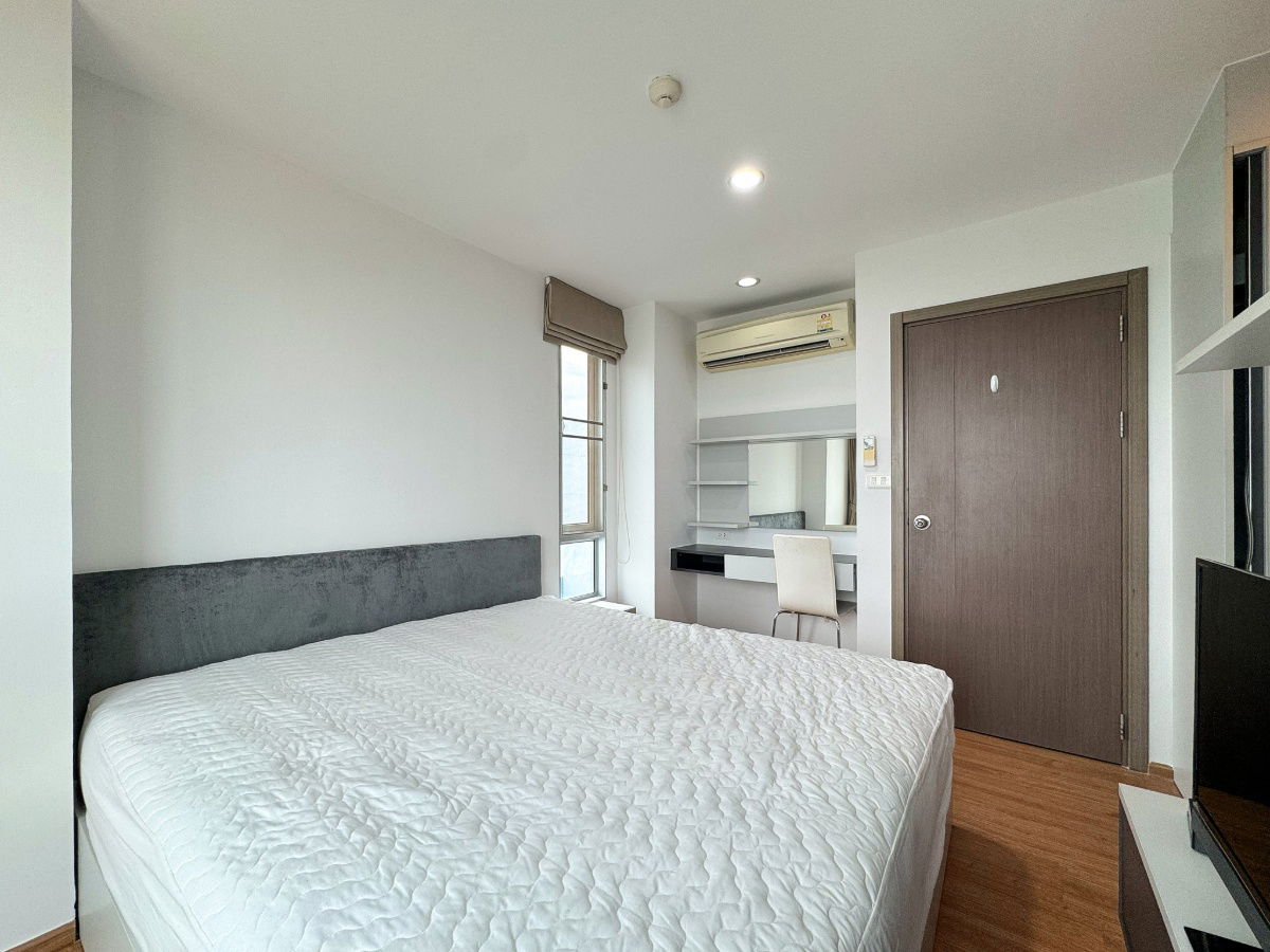 picture Rare Corner Unit with Panoramic View – The Base Sukhumvit 77 Prime location on Sukhumvit 77, just 2 minutes to BTS Onnut & Habito Mall - 10/22