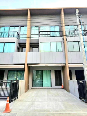ทาวน์โฮมให้เช่า : บ้านให้เช่า Baan Klang Muang Rama 9 - Krungthep Kreetha พร้อมเข้าอยู่สนใจติดต่อ Line @goodmanpro หรือ โทร 0999029192