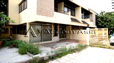 ทาวน์โฮม ซอยเอกมัย (สุขุมวิท 63) : 🔼🔽 AccomA 📩  3 BR Townhouse in Khlong Ton Nuea (2520828)
