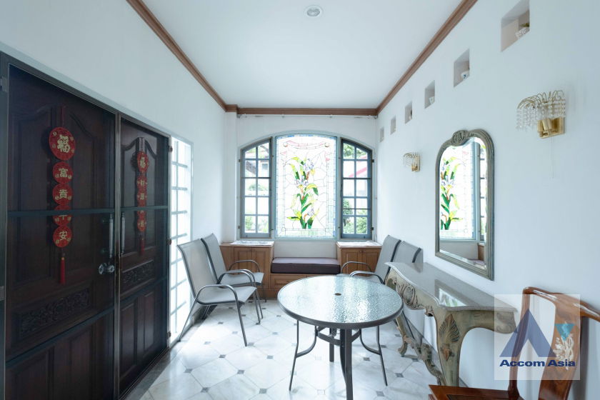 picture 🔼🔽 AccomA 📩 Classic House in Serene Garden with Spacious Layout (AA36987) - 13/20