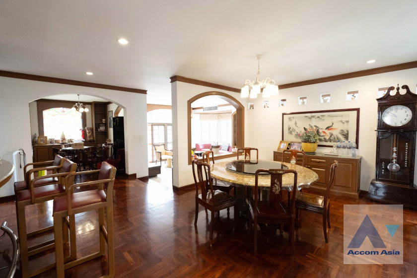 picture 🔼🔽 AccomA 📩 Classic House in Serene Garden with Spacious Layout (AA36987) - 10/20