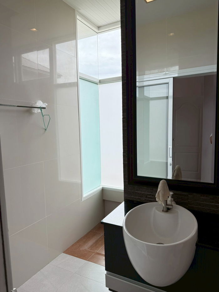 รูป ขายบ้านเดี่ยว 2 ห้องนอน พูลวิลล่า ในโครงการบ้านสวนมีสุข บางเสร่ ทำเลทะเลสัตหีบ - รูปที่ 9/9