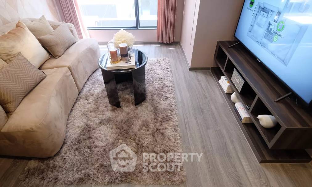 picture 3-BR Condo at Ideo Mobi Sukhumvit 40 near BTS Ekkamai (ID 1348196) - 2/8