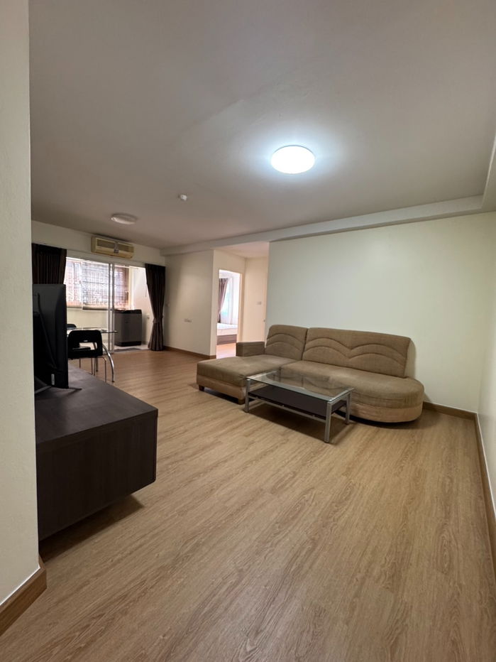 รูป  ให้เช่า ซิตี้ โฮม รัชดา 10  City Home Ratchada 10 ทาสีใหม่ ปูพื้นใหม่ 2 ห้องนอน 1 ห้องน้ำ มีเครื่องซักผ้า ผ้าม่านใหม่ เปลี่ยนสวิทช์ไฟและปลั๊กไฟใหม่  - รูปที่ 10/18