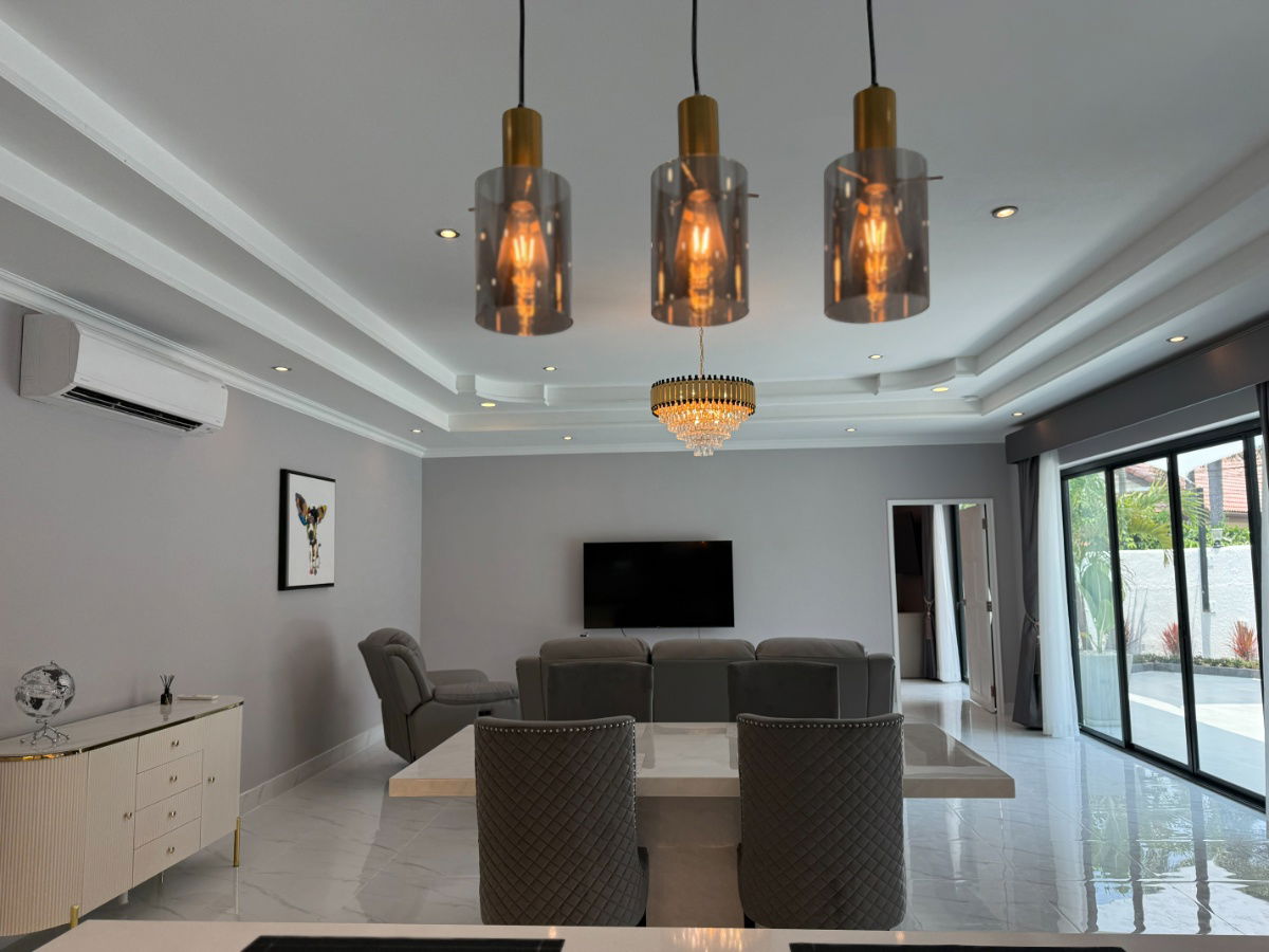 picture For Sale 4-Bedroom Pool Villa near Mabprasan Lake - 3/22