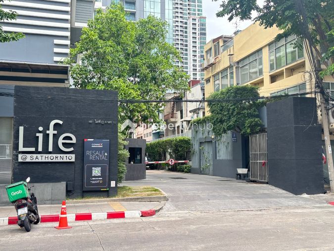 Life @ Sathorn 10