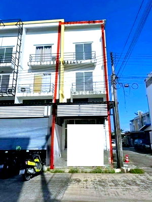 Shophouses for rent : Do Home Rangsit-Khlong6 800m. Thanyaburi Hospital 1.9km. Commercial building for rent 3-storey with