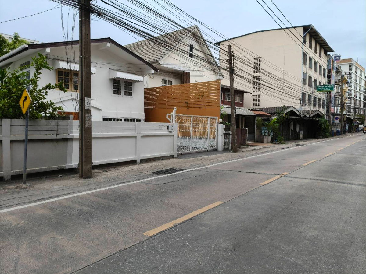 รูป ขายบ้านเดี่ยวบางนา ลาซาล สุขุมวิท105 ใกล้รถไฟฟ้าBTSแบริ่ง ที่ติดถนนสุขุมวิท105 ขายพร้อมผู้เช่าปีละ5แสน ออกบางนาตราดได้  ทำกิจการได้ 0879074045 - รูปที่ 2/3