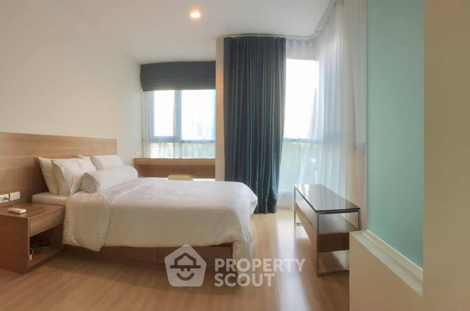 รูป คอนโด 1-ห้องนอน ที่ ริธึ่ม สาทร ใกล้ BTS สะพานตากสิน (ID 824982) - รูปที่ 2/4