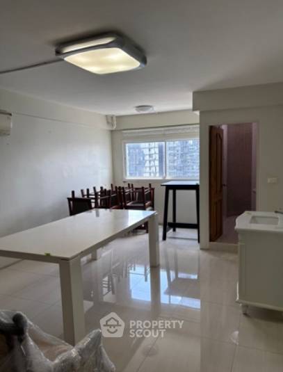 picture 1-BR Condo at I.T.F. Silom Palace Condominium near BTS Chong Nonsi (ID 2260745) - 9/12