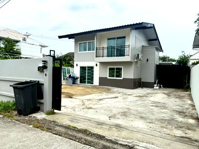 เช่าบ้านเดี่ยว ถนนนาคนิวาส : 🏡 ให้เช่าบ้านเดี่ยวหลังใหญ่พิเศษ 100ตรว.  ลาดพร้าว – โชคชัย 4  🔥เช่า 45,000 บาท/เดือน 4 ห้องนอน 3 ห้องน้ำ #เฟอร์นิเจอร์ครบจัดเต็ม