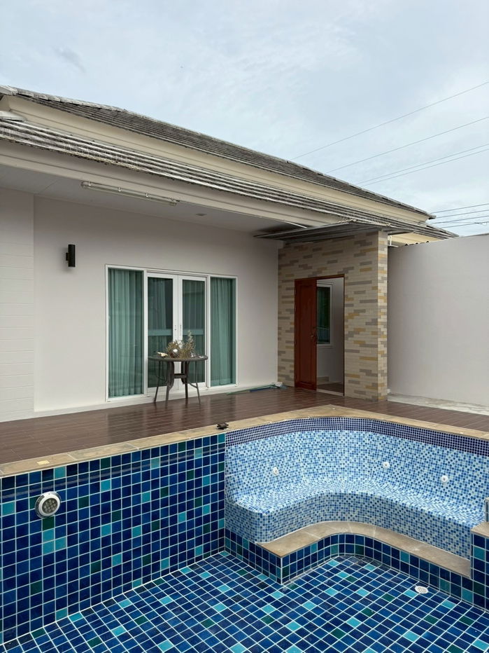 รูป ขายบ้านเดี่ยว 2 ห้องนอน พูลวิลล่า ในโครงการบ้านสวนมีสุข บางเสร่ ทำเลทะเลสัตหีบ - รูปที่ 4/9