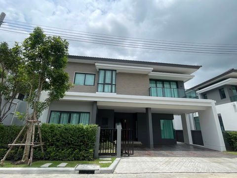 For rent: The City Ramintra 3, 4 bedrooms, 5 bathrooms, renting at a price of 120,000 baht per month.