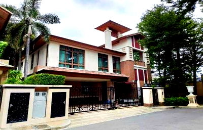 Houses for rent Sukhumvit Road : Single house for rent, Sansiri Village, Sukhumvit 67, 450 sq m, 98 sq wa