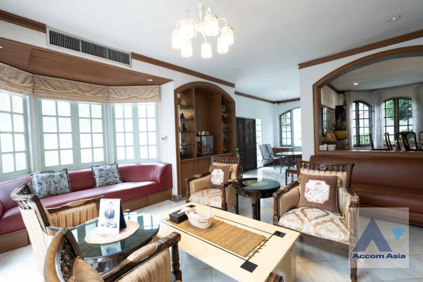 picture 🔼🔽 AccomA 📩 Classic House in Serene Garden with Spacious Layout (AA36987) - 5/20