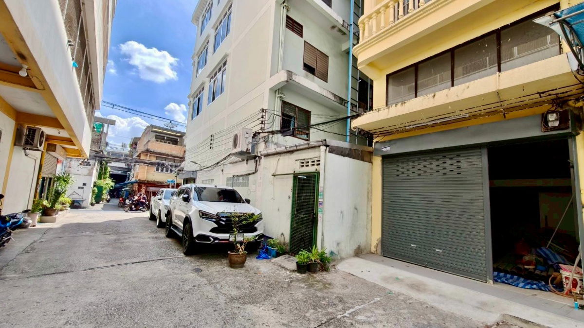 picture 3-Storey Commercial Building for Sale – Prime Location on Charoen Rat 5, near Sathorn, Silom, and Rama 3 - 2/11