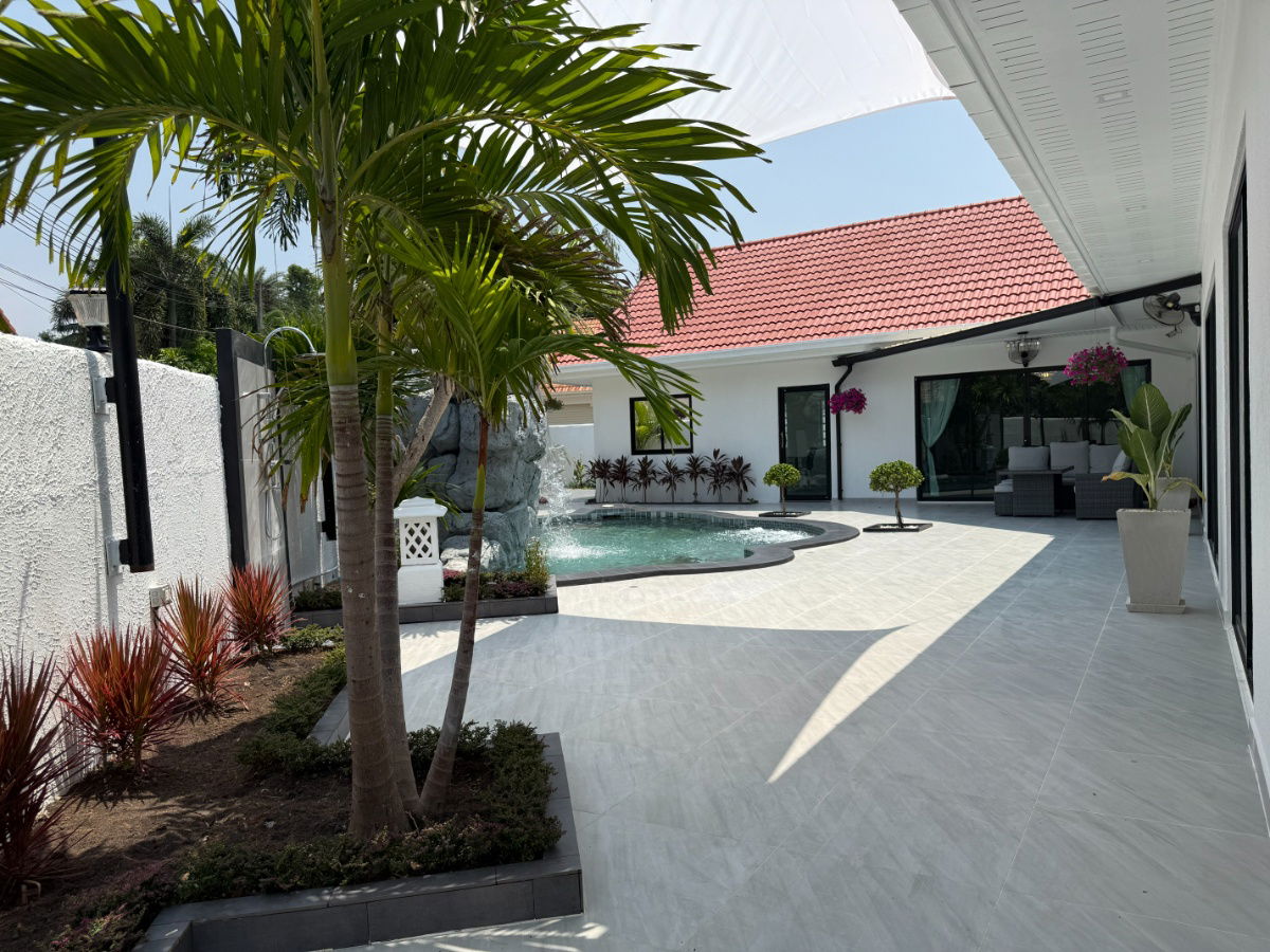 picture For Sale 4-Bedroom Pool Villa near Mabprasan Lake - 17/22