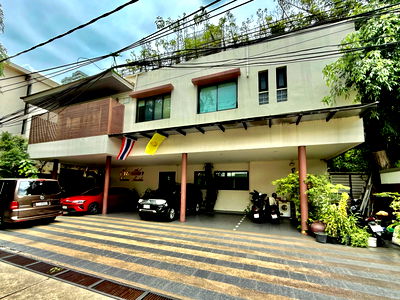 Apartment building for sale Bangkok : Apartment for Sale "Baan Sasida" 4 Buildings Sukhumvit 24