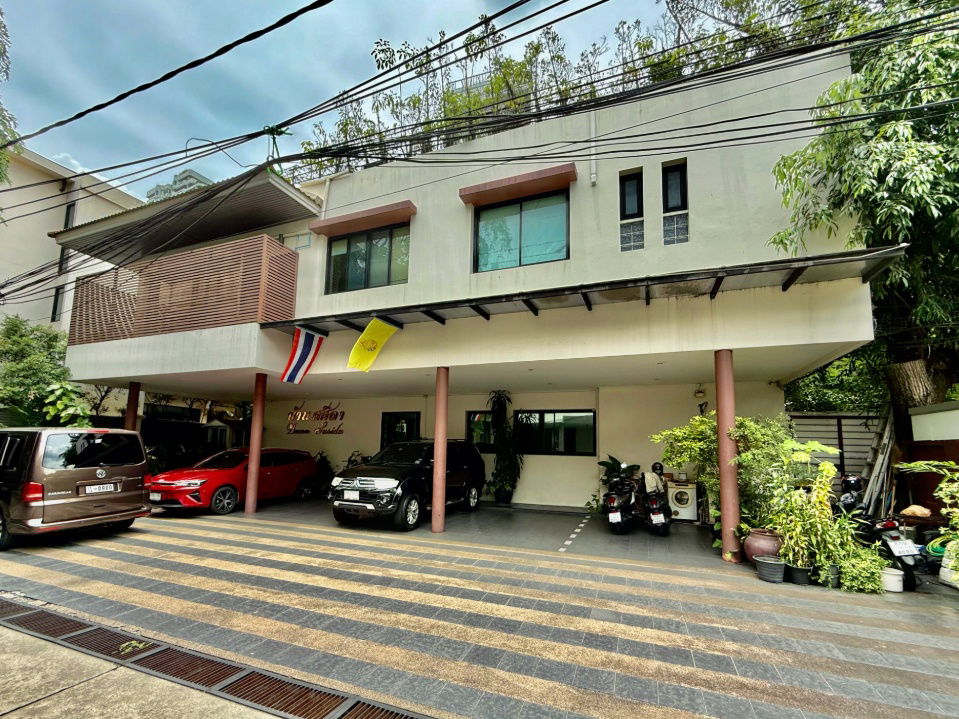 picture Apartment for Sale "Baan Sasida" 4 Buildings Sukhumvit 24 - 1/41