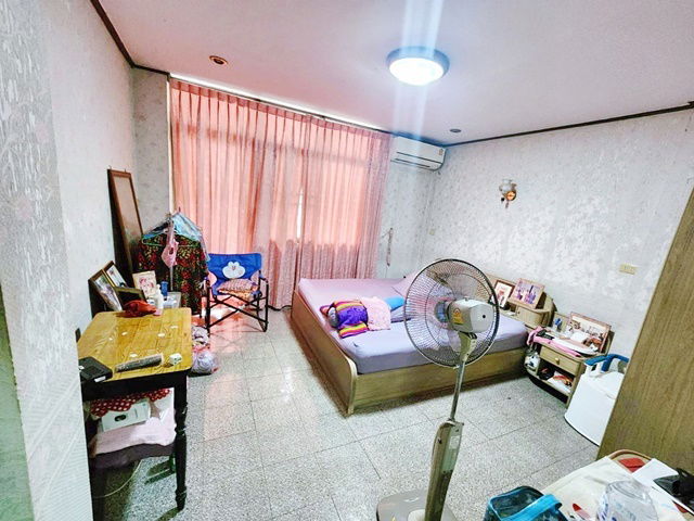 picture hostel SONGWAT Sampeng Market 500m. 4bed 4bath MRT WatMangkon only 499m. For rent 5-storey shophouse - 4/8