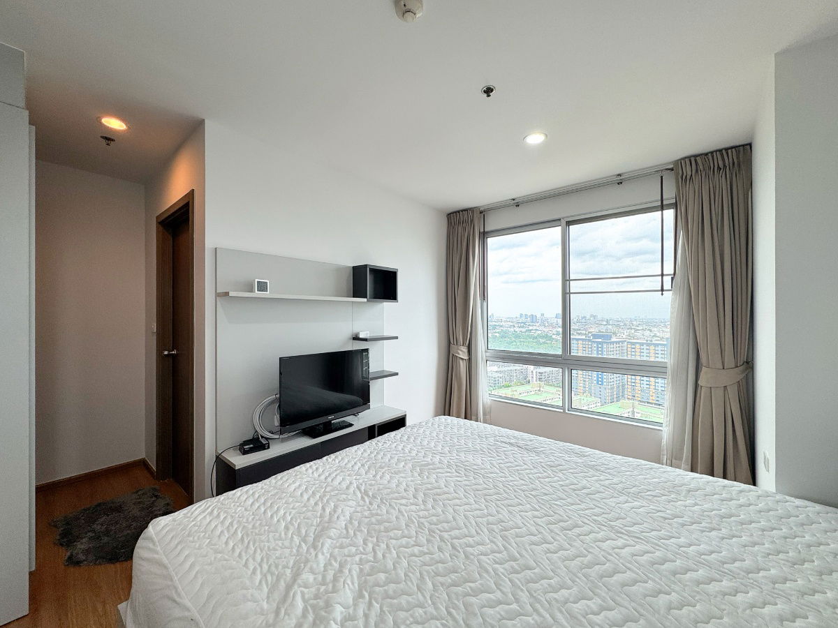 picture Rare Corner Unit with Panoramic View – The Base Sukhumvit 77 Prime location on Sukhumvit 77, just 2 minutes to BTS Onnut & Habito Mall - 11/22