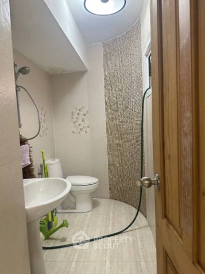 คอนโดให้เช่า : คอนโด 1-ห้องนอน ที่ ไอทีเอฟ - สีลมพาเลส ใกล้ BTS ช่องนนทรี (ID 2260745)