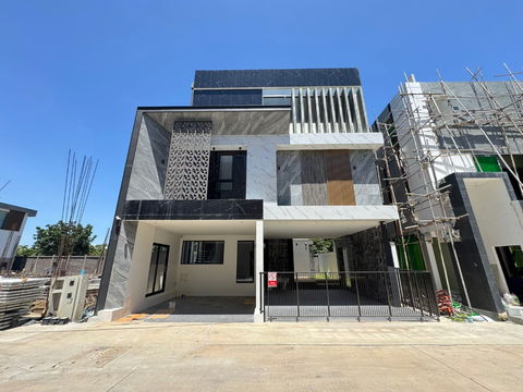 ด่วน ขายทาวน์เฮ้าส์บางแสน  Home Sweet Home Angsila ในราคาเพียง 15.9 ล้านบาท