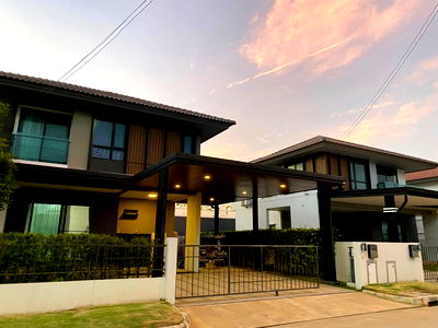 เช่าบ้านเดี่ยว สถาบันการแพทย์จักรีนฤบดินทร์ : 📣💥 เช่าบ้านบุราสิริ บางนา บ้านสวย พื้นที่ใช้สอยกว้าง ใกล้มหาลัยAbac