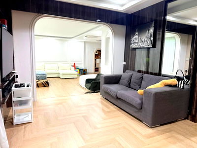 Houses for sale Suwannaphum International Airport : Urgent sale: Single house, Golden Village On Nut-Pattanakarn, 4 bedrooms, 4 bathrooms, priced at only 12.9 million baht.