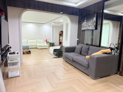 Urgent sale: Single house, Golden Village On Nut-Pattanakarn, 4 bedrooms, 4 bathrooms, priced at only 12.9 million baht.