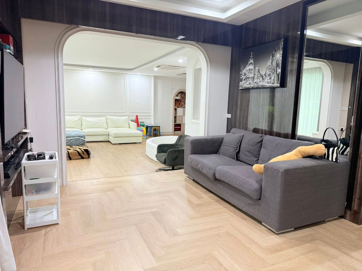 picture Urgent sale: Single house, Golden Village On Nut-Pattanakarn, 4 bedrooms, 4 bathrooms, priced at only 12.9 million baht. - 1/5