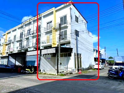 Shophouses for rent : Thanyaburi Hospital 1.9km. Commercial building for rent 3-storey Do Home Rangsit-Khlong6 800m. with