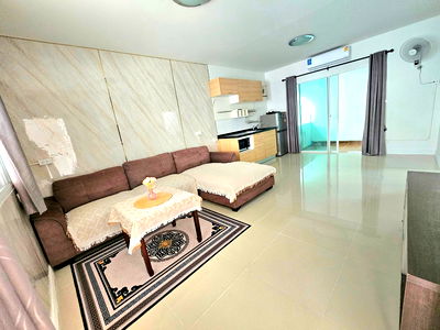 Townhouses for sale Bang Pu Industrial Estate : Urgent sale: Townhouse Pleno Srinakarin, 3 bedrooms, 2 bathrooms, price only 3,159,000 baht.