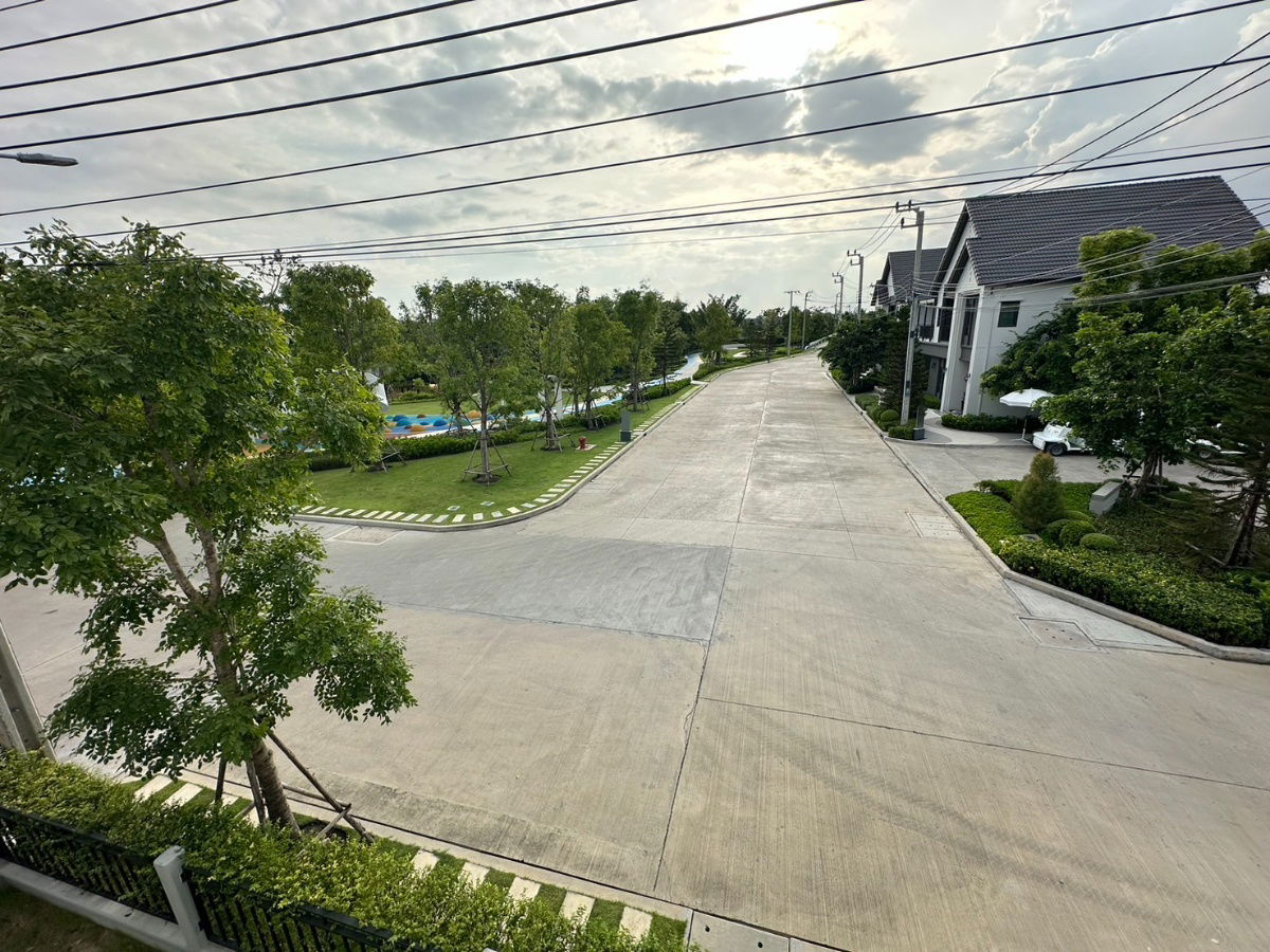 picture WS2411 🏡 Single house Centro Bangna - behind Mega 800 meters, corner house, garden view, next to main road, only 150,000 baht/month - 16/18