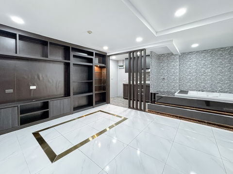 The Kris Ratchada 17  Condo for sale 