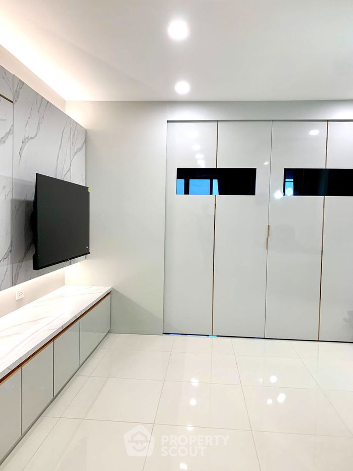 picture 1-BR Condo at The Winning Tower near ARL Ramkhamhaeng (ID 2260654) - 4/14