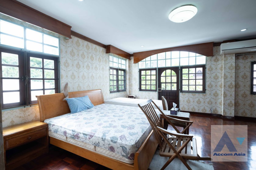 picture 🔼🔽 AccomA 📩 Classic House in Serene Garden with Spacious Layout (AA36987) - 16/20