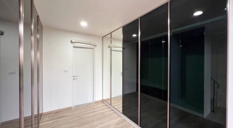 3-bed townhouse for rent, 212 sqm, 24 sq wah, DEMI Sathu 49