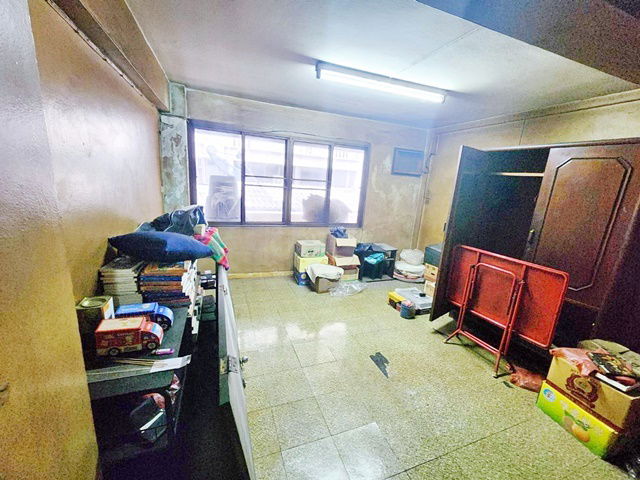 picture hostel SONGWAT Sampeng Market 500m. 4bed 4bath MRT WatMangkon only 499m. For rent 5-storey shophouse - 7/8