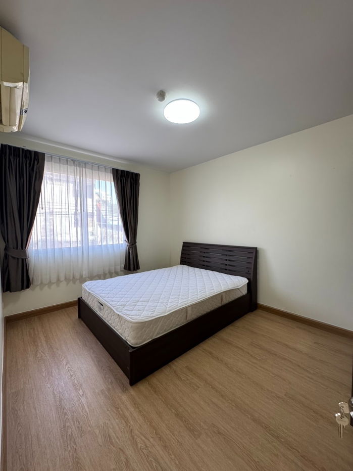 รูป  ให้เช่า ซิตี้ โฮม รัชดา 10  City Home Ratchada 10 ทาสีใหม่ ปูพื้นใหม่ 2 ห้องนอน 1 ห้องน้ำ มีเครื่องซักผ้า ผ้าม่านใหม่ เปลี่ยนสวิทช์ไฟและปลั๊กไฟใหม่  - รูปที่ 5/18