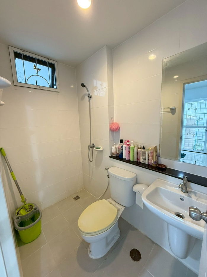 รูป 🏡 ปล่อยเช่าบ้านแฝดสไตล์โมเดิร์น ทำเลดี พร้อมอยู่ ใกล้รถไฟฟ้า! โครงการอารียา โคโม่ วงแหวน-รามอินทรา | Areeya Como Wongwaen-Ramintra - รูปที่ 11/16