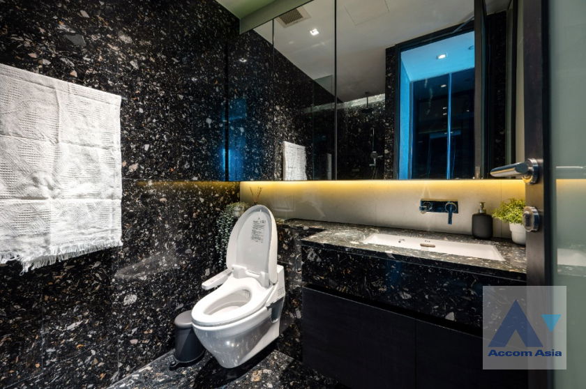 รูป 🔼🔽 AccomA 📩 Sleek high-floor condominium with bold style in Sukhumvit (AA41343) - รูปที่ 18/18