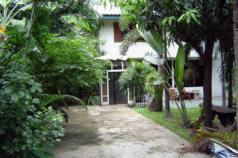 🔼🔽 AccomA 📩  3 BR House in Khlong Ton Nuea (9007301)