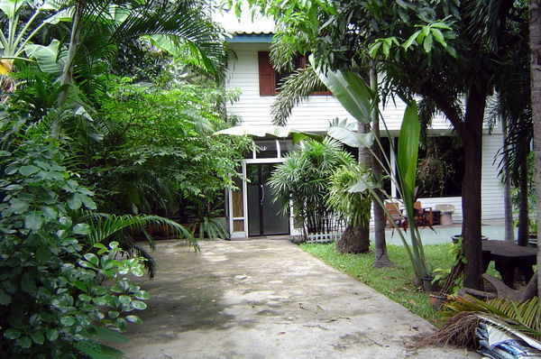 picture 🔼🔽 AccomA 📩  3 BR House in Khlong Ton Nuea (9007301) - 1/4