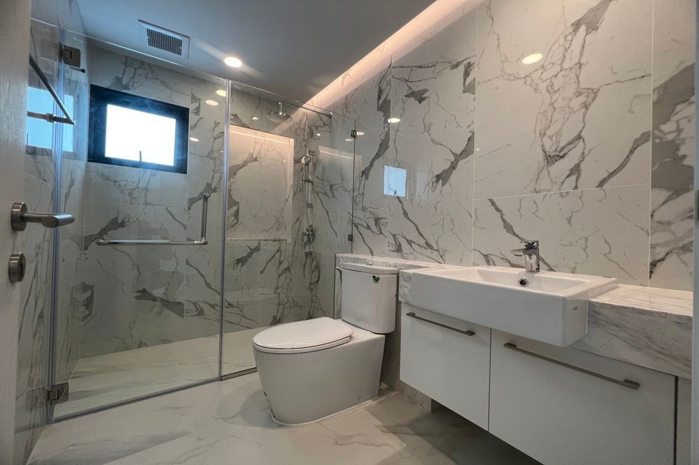 picture 🔥 For Sale !!🔥 Code C20221206498........Supalai Premier Charoen Nakhon, 2 bedroom, 2 bathroom, high floor 21++, Parlty Furnished, Special Deal!!📣📣 - 9/10