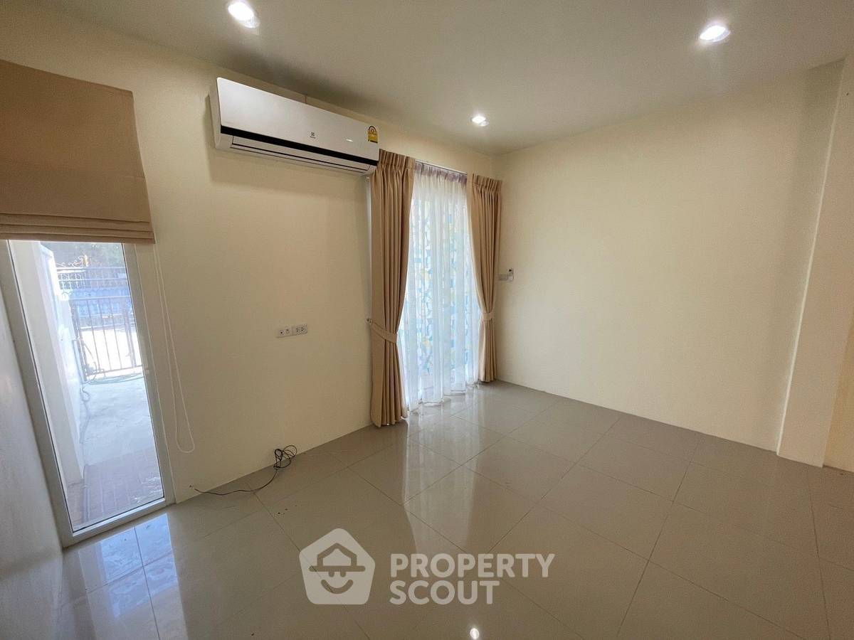 รูป ทาวน์เฮาท์ 2-ห้องนอน ใกล้ ตลาดโต้รุ่งหัวหิน (ID 2081279) - รูปที่ 2/11