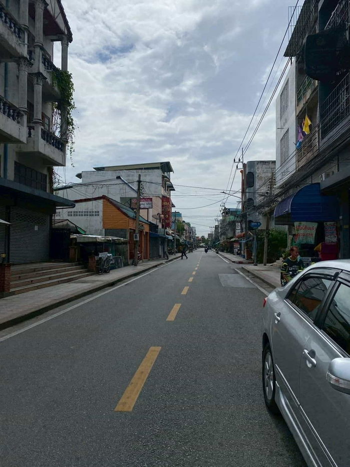 รูป ขายตึก 4 ชั้นครึ่ง ติดถนนซอยโรงเรียนอัสสัมชัญธนบุรี ทำเลดีมาก เหมาะค้าขาย ทำโฮสเทล ห้องพัก คลินิก - รูปที่ 3/5